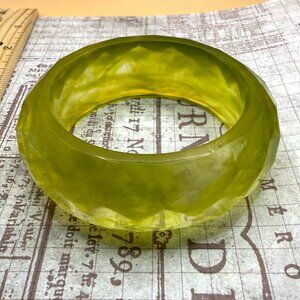 Bold Elegant Clear Lime Green Faceted Wide Heavy Thick Lucite Bangle Bracelet